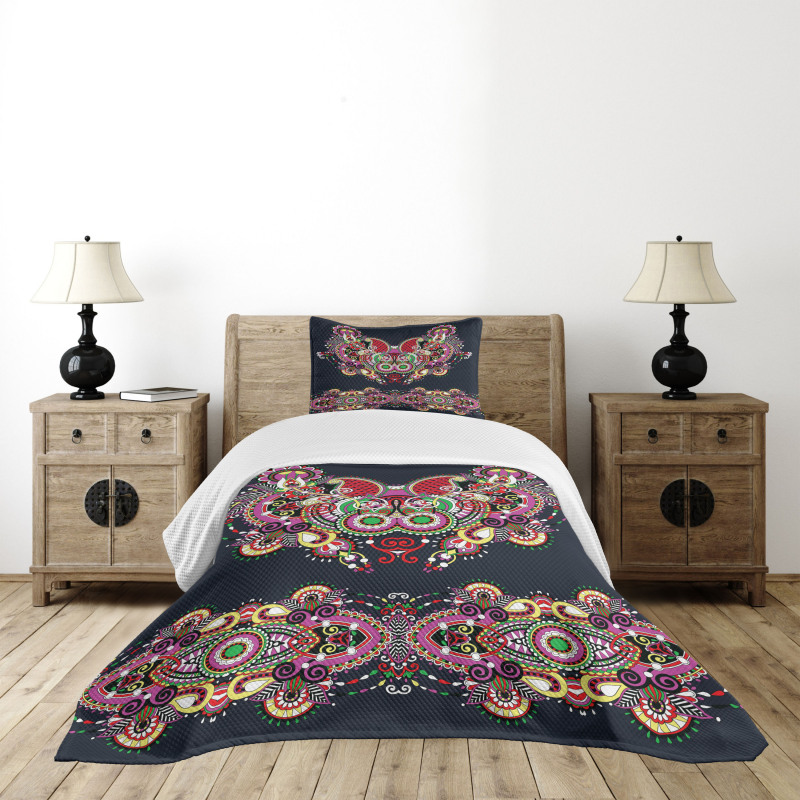 Ornate Paisley Features Bedspread Set