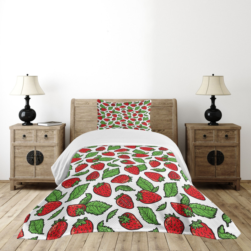 Juicy Strawberries Leaves Bedspread Set
