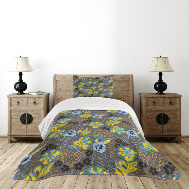 Flowers Circled Detail Bedspread Set