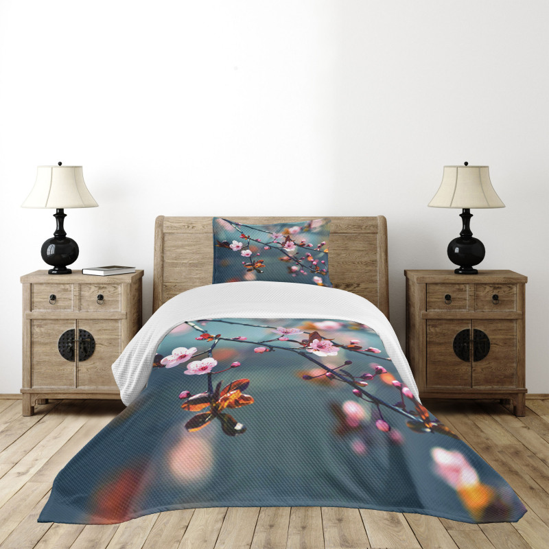 Blooming Sakura Flowers Bedspread Set