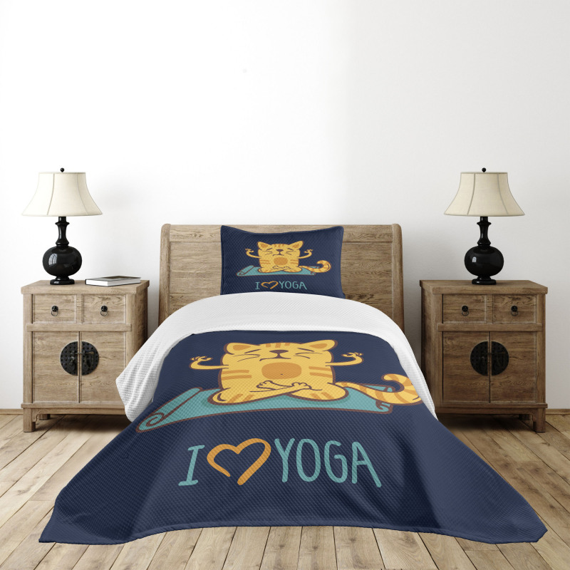 Cat Lotus Position Bedspread Set