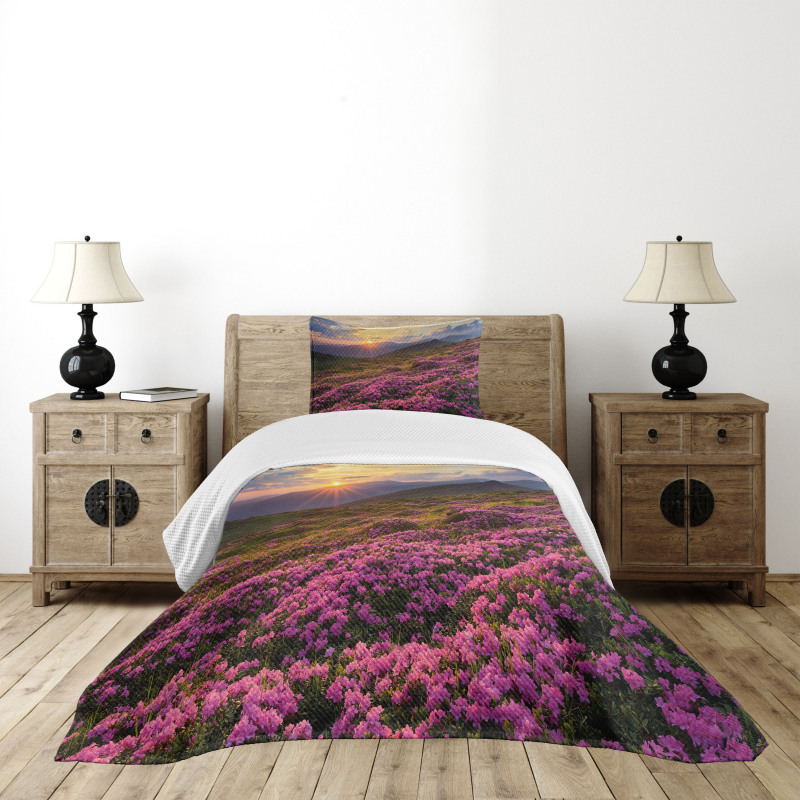 Flower Meadow Mountain Bedspread Set
