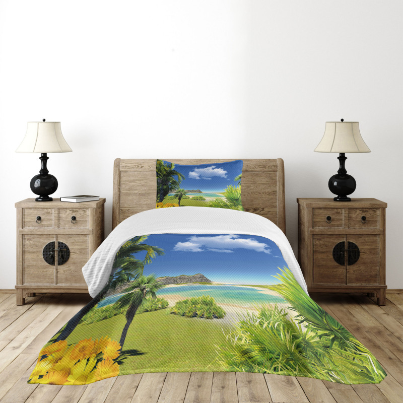 Paradise Palms Island Bedspread Set