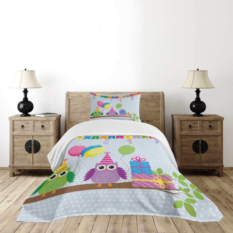 Cartoon Owl at Party Bedspread Set