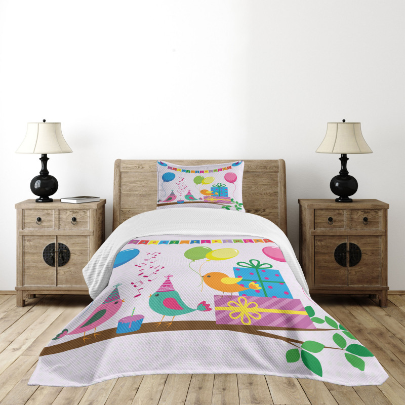 Song Birds Cones Bedspread Set