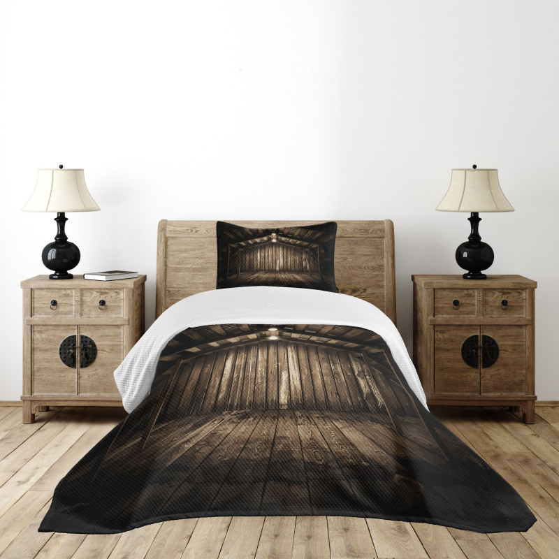 Wooden Cottage Bedspread Set