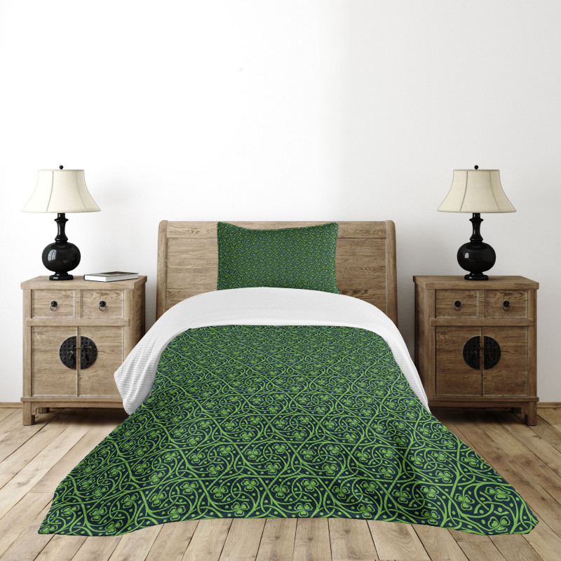 Intricate Clover Twigs Bedspread Set