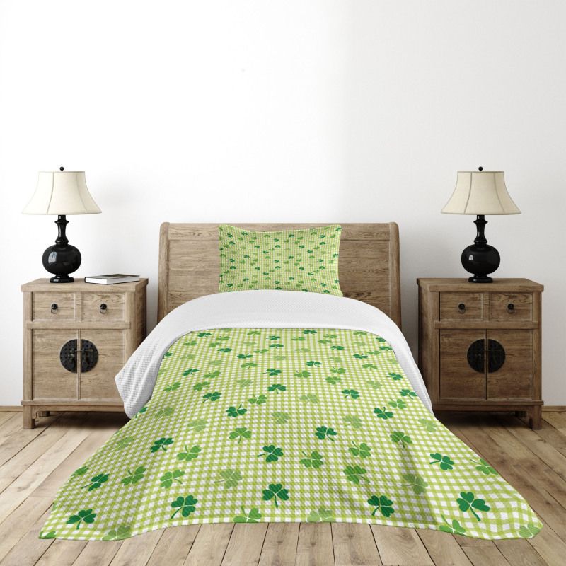 Checkered Retro Shamrocks Bedspread Set