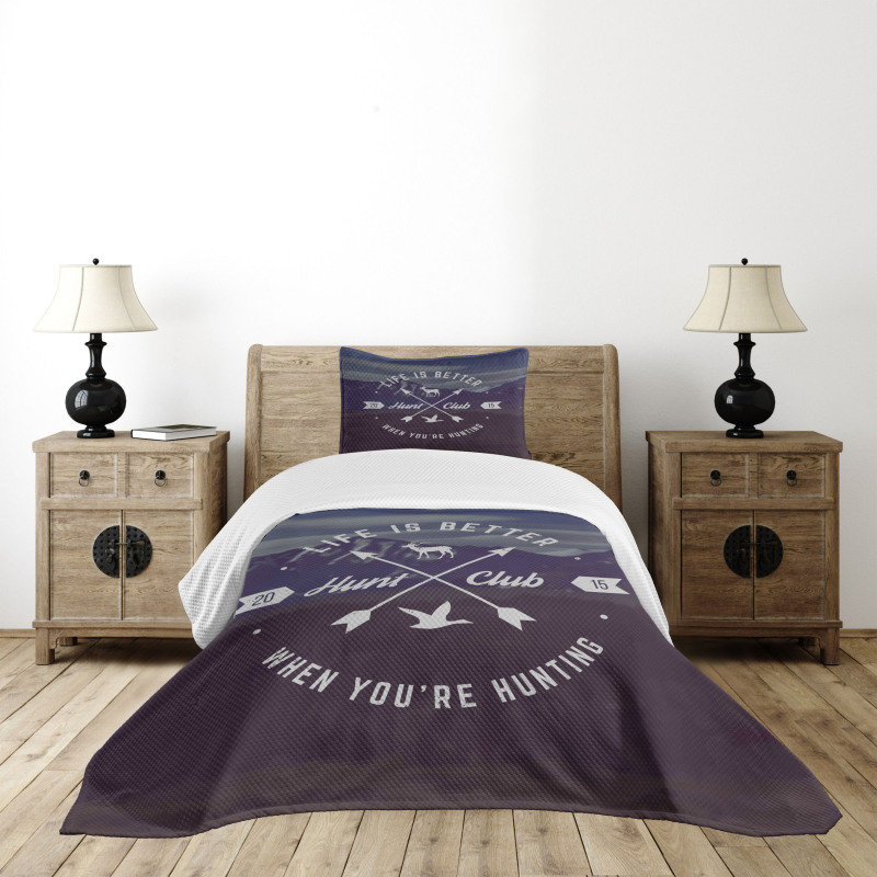 Grunge Emblem Bedspread Set