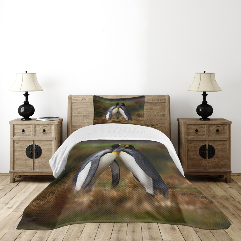 Penguin Couple Cuddling Bedspread Set