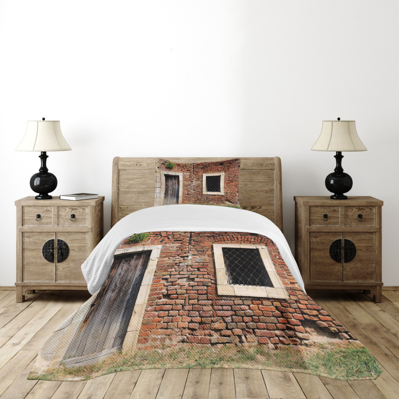 Old House Door Brickwork Bedspread Set