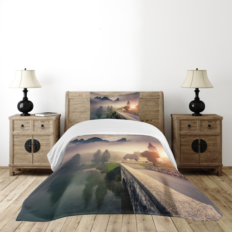 Foggy Morning Scenery Bedspread Set