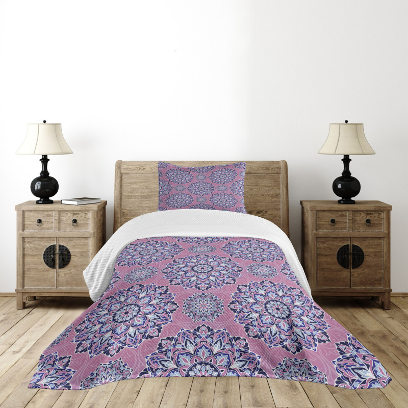 Oriental Lines Bedspread Set