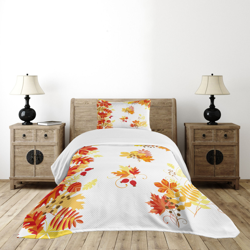 Tree Leaves and Berries Bedspread Set