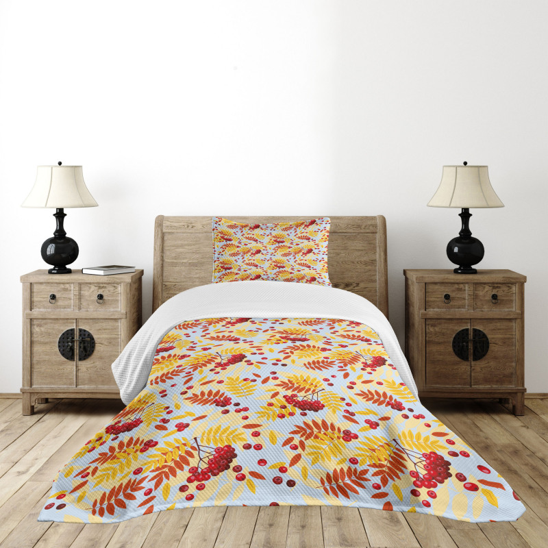 Ripe Berries Dried Leaves Bedspread Set