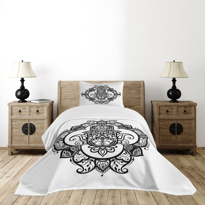 Curvy Antique Design Bedspread Set