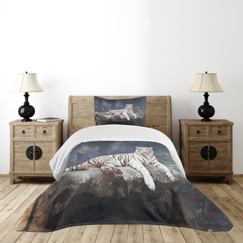 Wildlife Cat on the Rock Bedspread Set