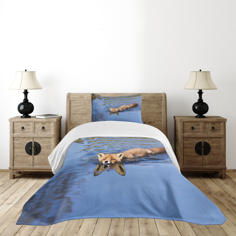 Fox Swimming in River Bedspread Set