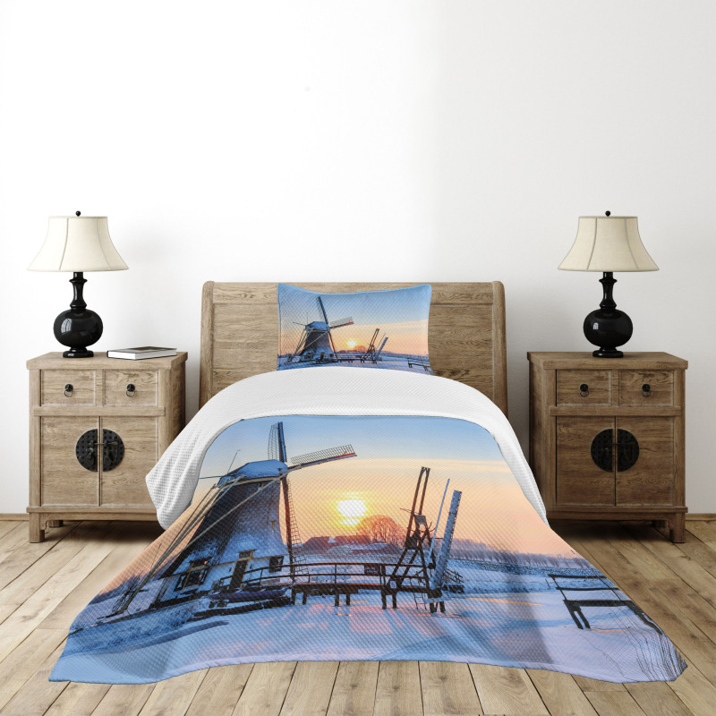 Icy Dutch River Sunset Bedspread Set