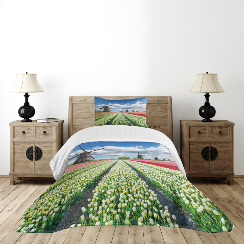 Vivid Farmland Scenic Bedspread Set