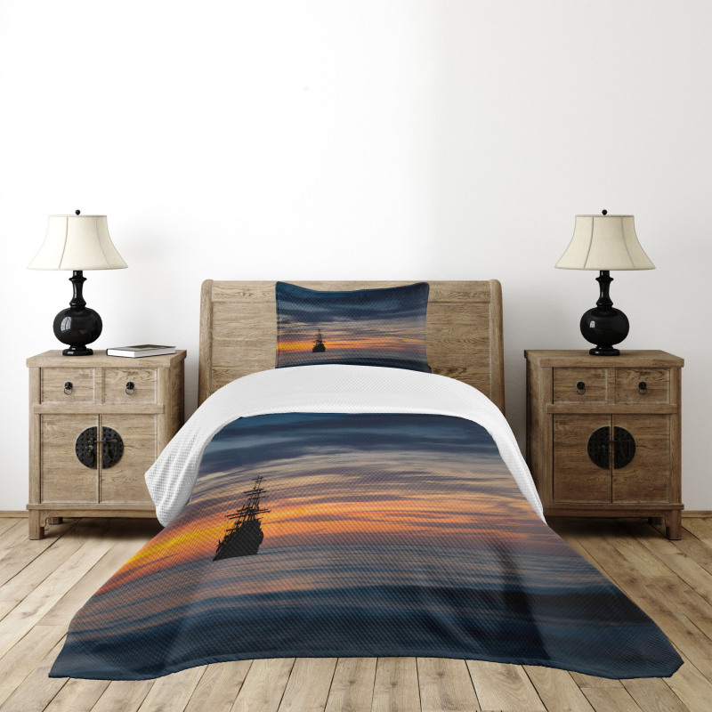 Old Sailboat Marine Bedspread Set