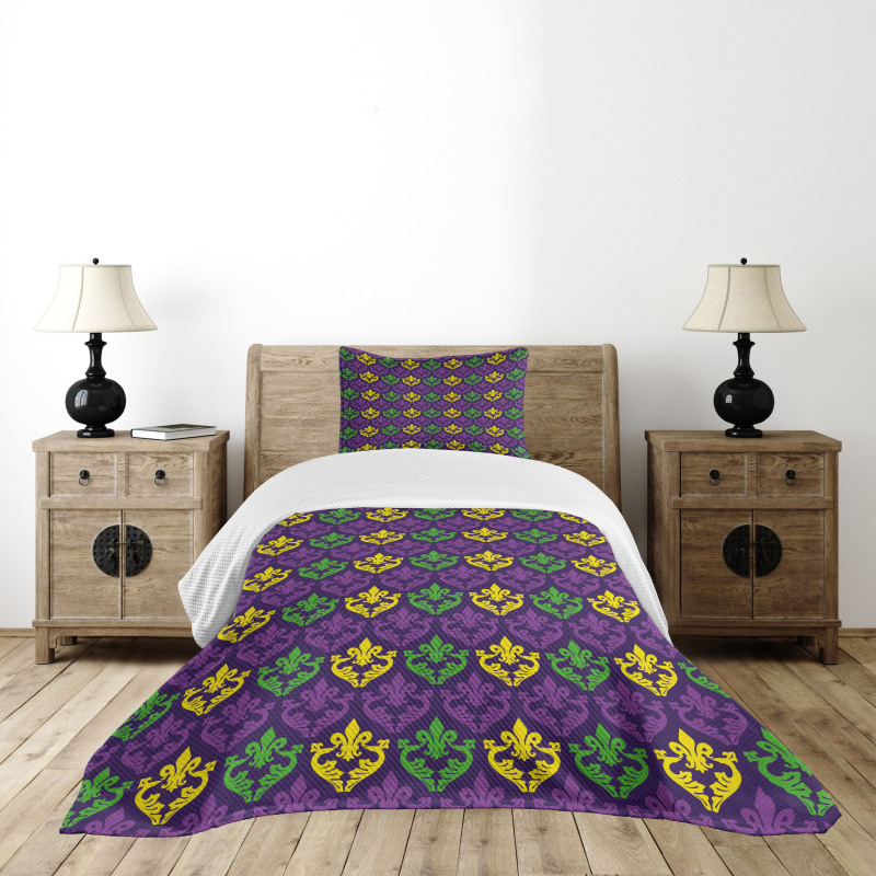 Antique Motifs Tile Bedspread Set