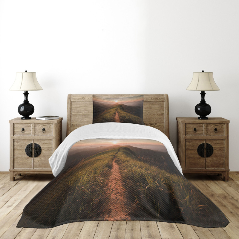 Road Cliff Sun Hike Bedspread Set