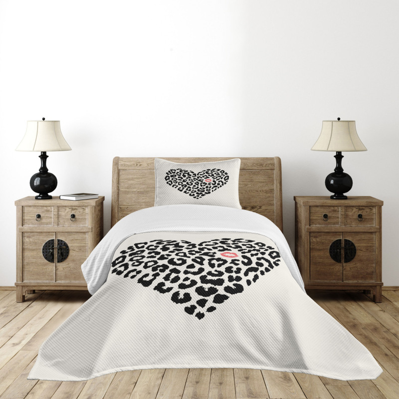 Heart Shaped Leopard Skin Bedspread Set