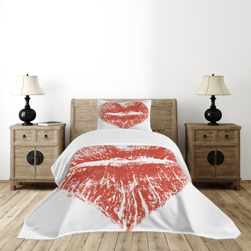 Heart Shaped Lipstick Mark Bedspread Set