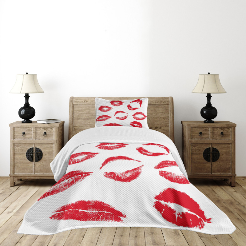 Different Red Kiss Marks Bedspread Set