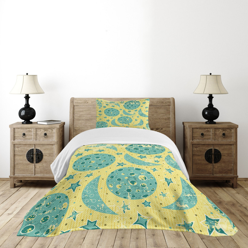 Grunge Style Moon Phases Bedspread Set