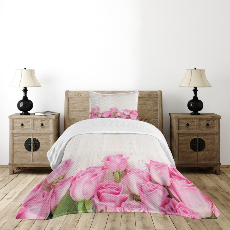 Flowers on Wood Planks Bedspread Set