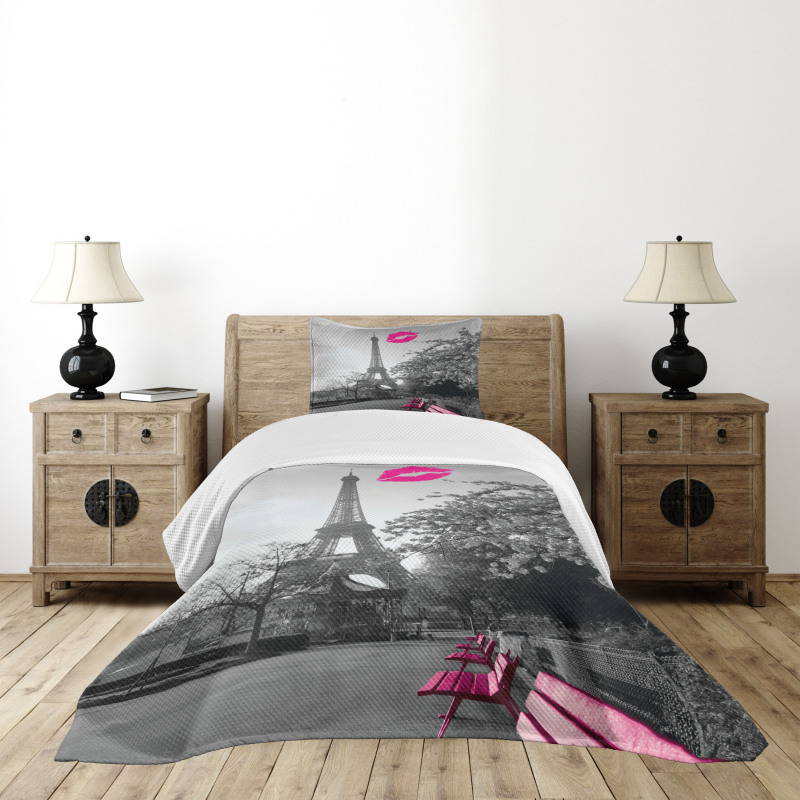 Romantic City and a Kiss Bedspread Set