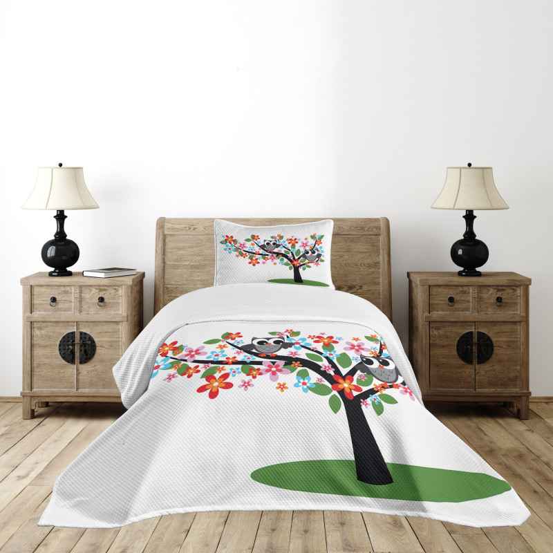 2 Flirty Owls on Tree Bedspread Set