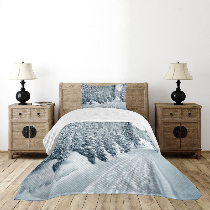 Ski Theme Snowy Road Bedspread Set