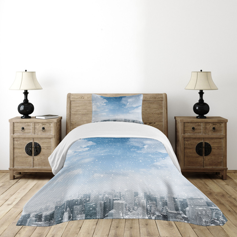 Snow Falling New York Bedspread Set