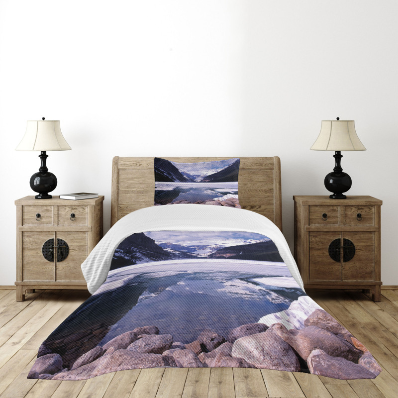 Lake Louise Alberta Bedspread Set