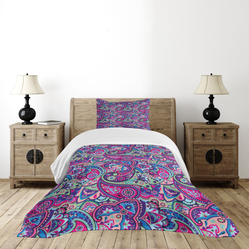 Old Fashioned Asian Bedspread Set