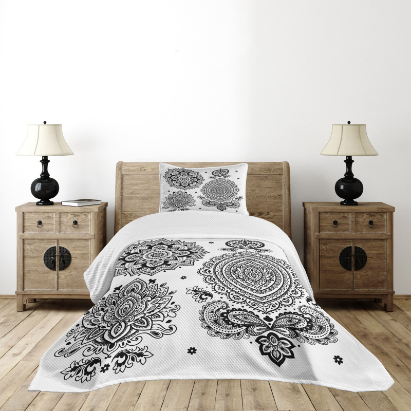 South Ornate Design Bedspread Set