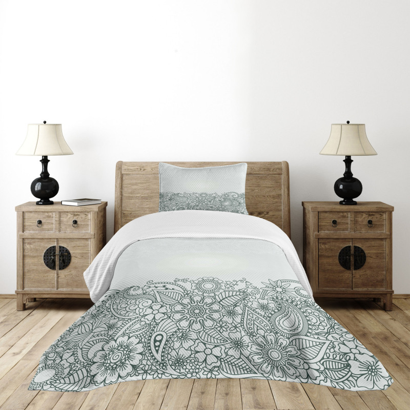 Outline Wildflowers and Leaves Bedspread Set