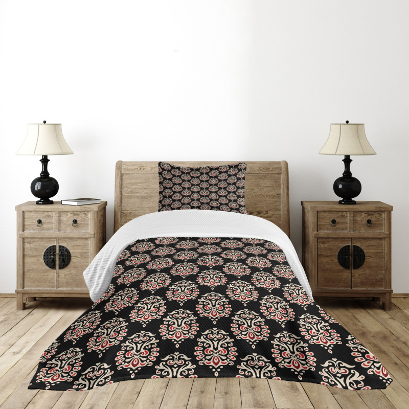Traditional Abstract Bedspread Set