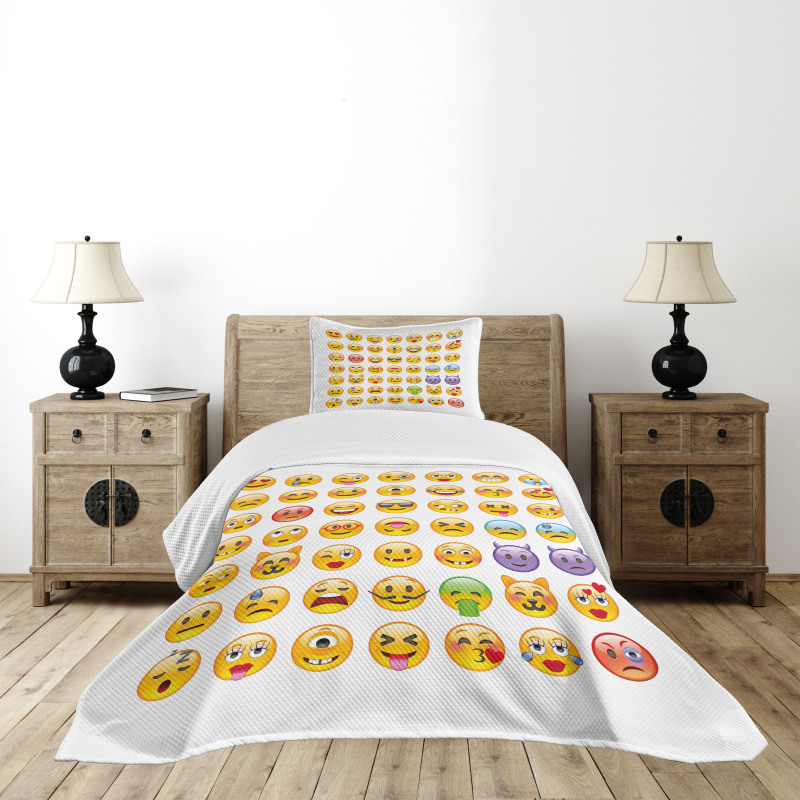 Many Emoticons Aliens Bedspread Set