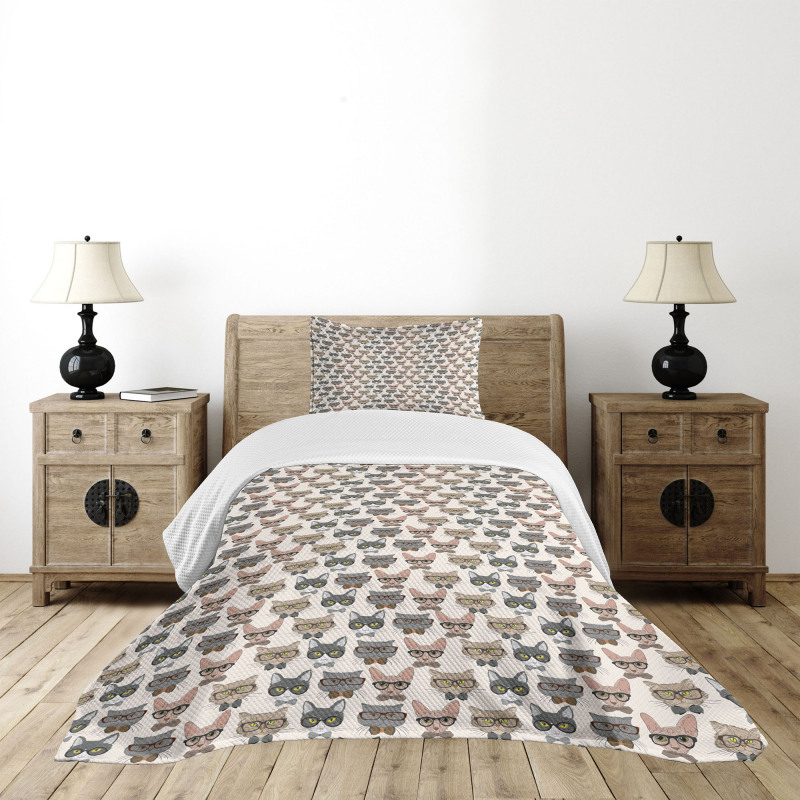 Hipster Nerd Characters Bedspread Set