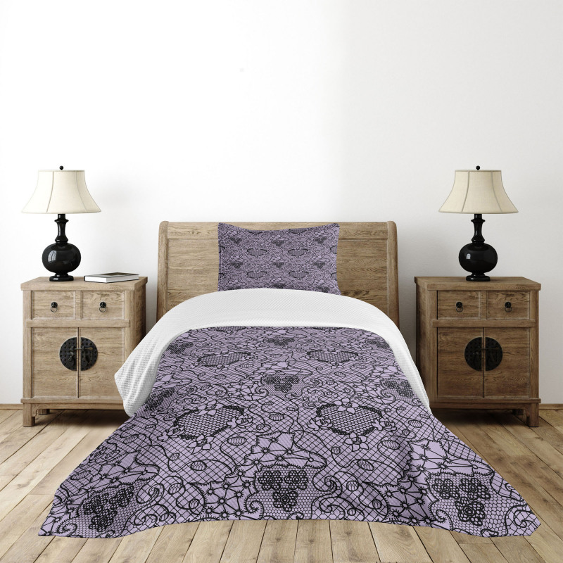 Feminine Victorian Motif Bedspread Set