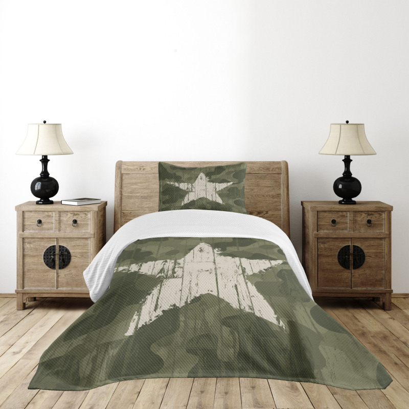 Grunge Star on Green Bedspread Set