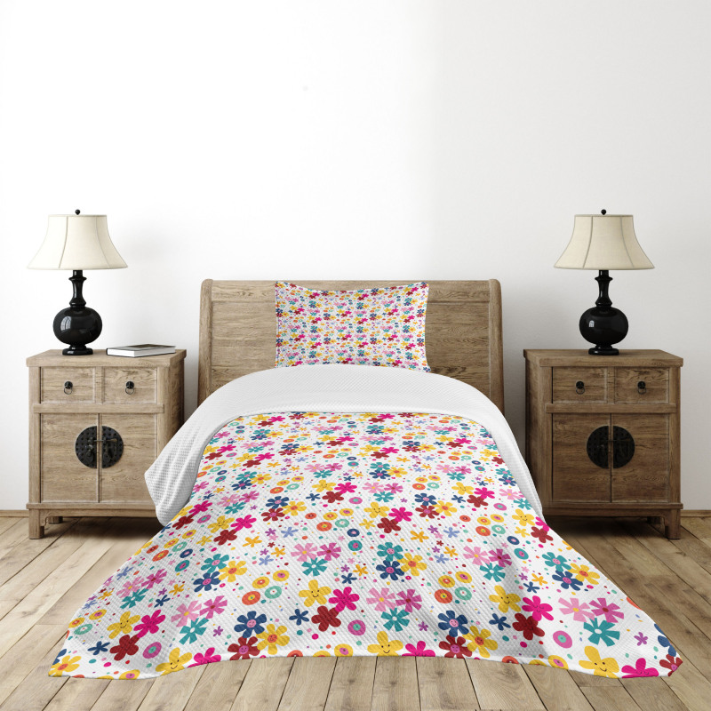 Faces Dots and Circles Bedspread Set