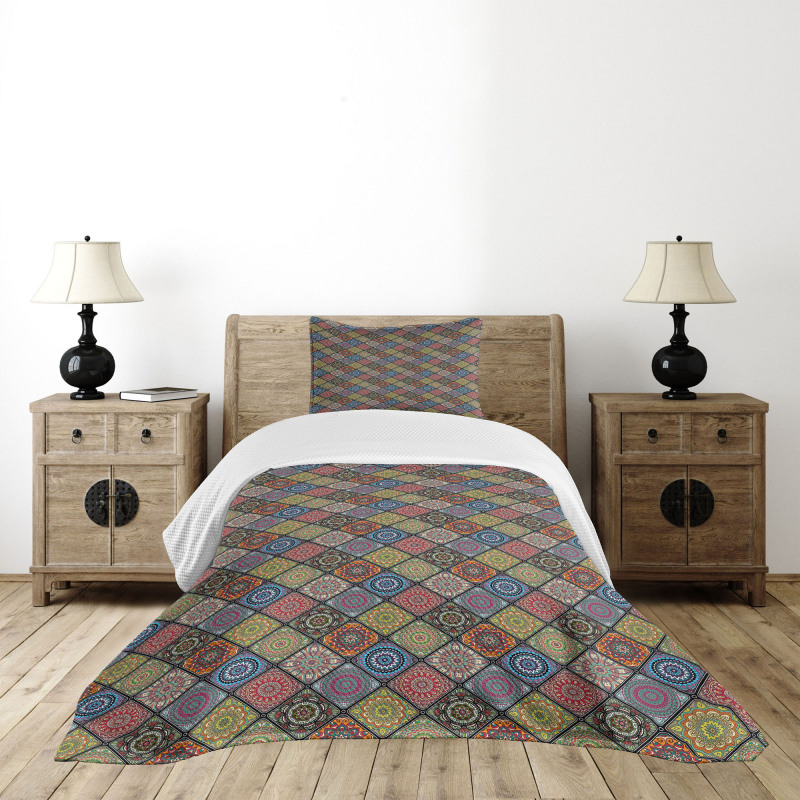 Circles in Rectangles Bedspread Set