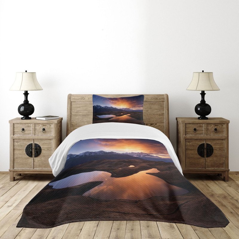 Mountain Lake Koruldi Bedspread Set