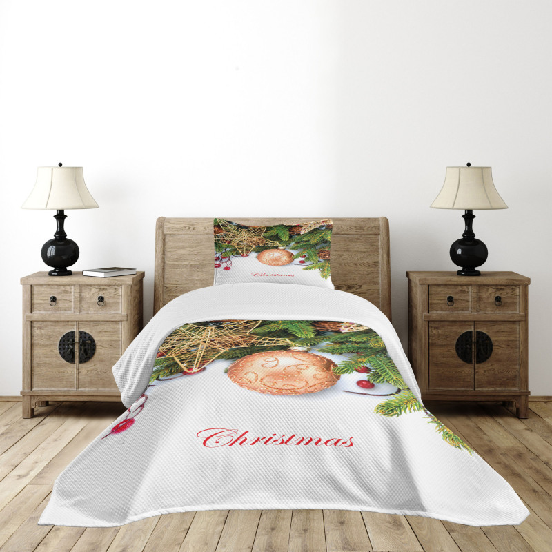 Holly Berries Star Bedspread Set