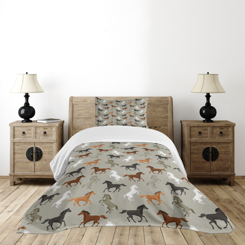 Stallion Galloping Motif Bedspread Set